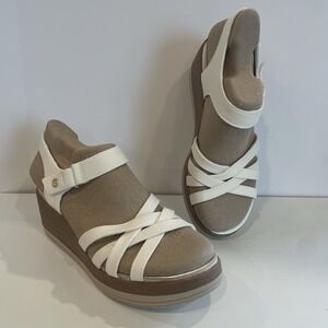 BZees‎ Rhythm White Wedge Sandal Comfort Shoe Women's Size 10 Wide Adjustable